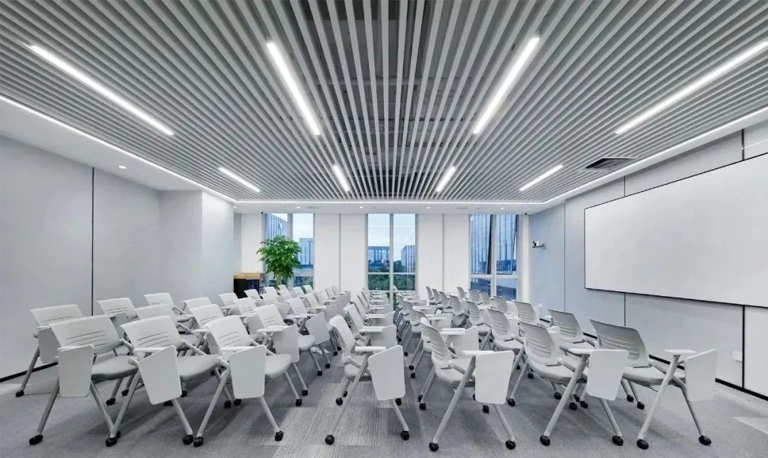 鄭州專業(yè)辦公樓裝修-通信集團(tuán)辦公大樓設(shè)計(jì)公司