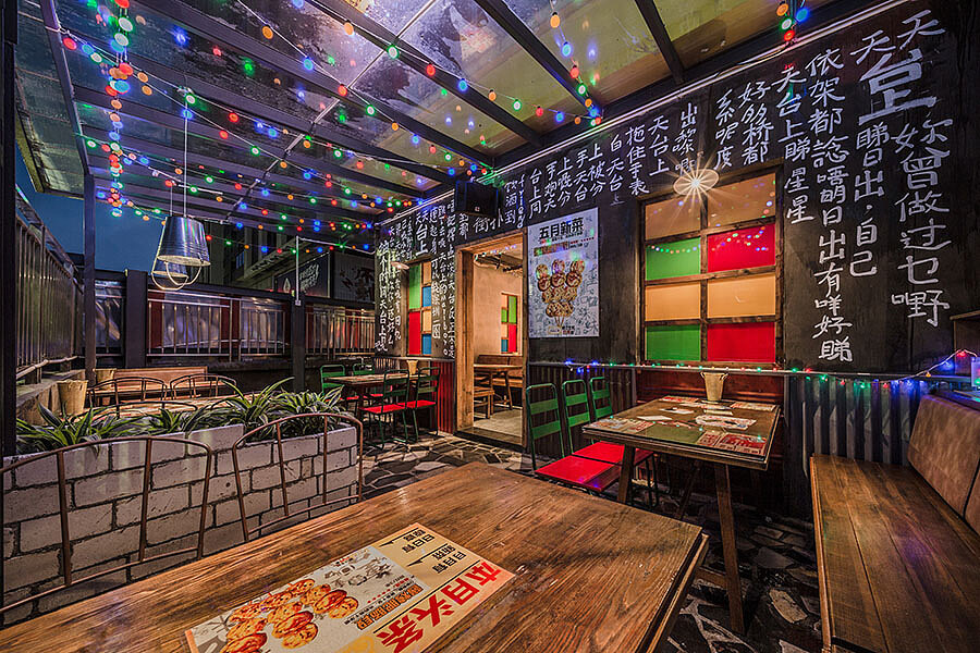 鄭州天臺上見燒烤店裝修公司設(shè)計案例