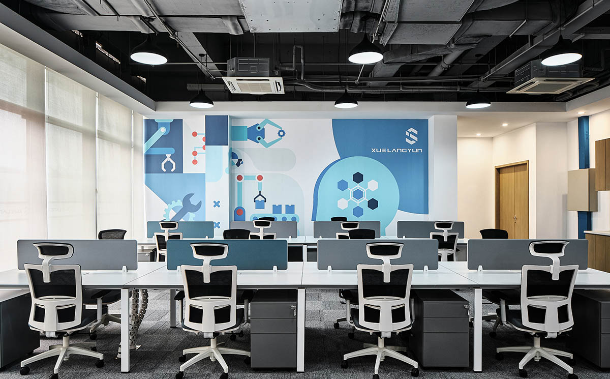 雪浪云科技公司現(xiàn)代極簡(jiǎn)風(fēng)辦公室裝修設(shè)計(jì)案例(圖5)