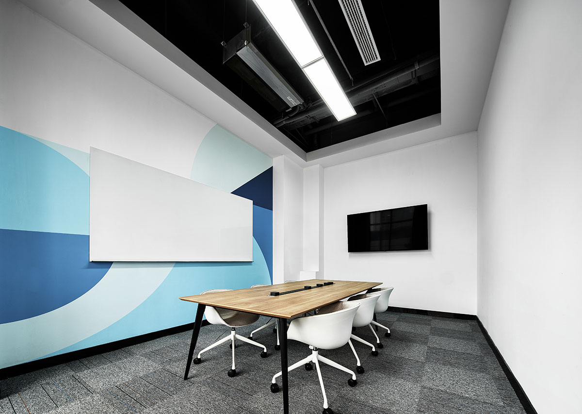 雪浪云科技公司現(xiàn)代極簡(jiǎn)風(fēng)辦公室裝修設(shè)計(jì)案例(圖7)