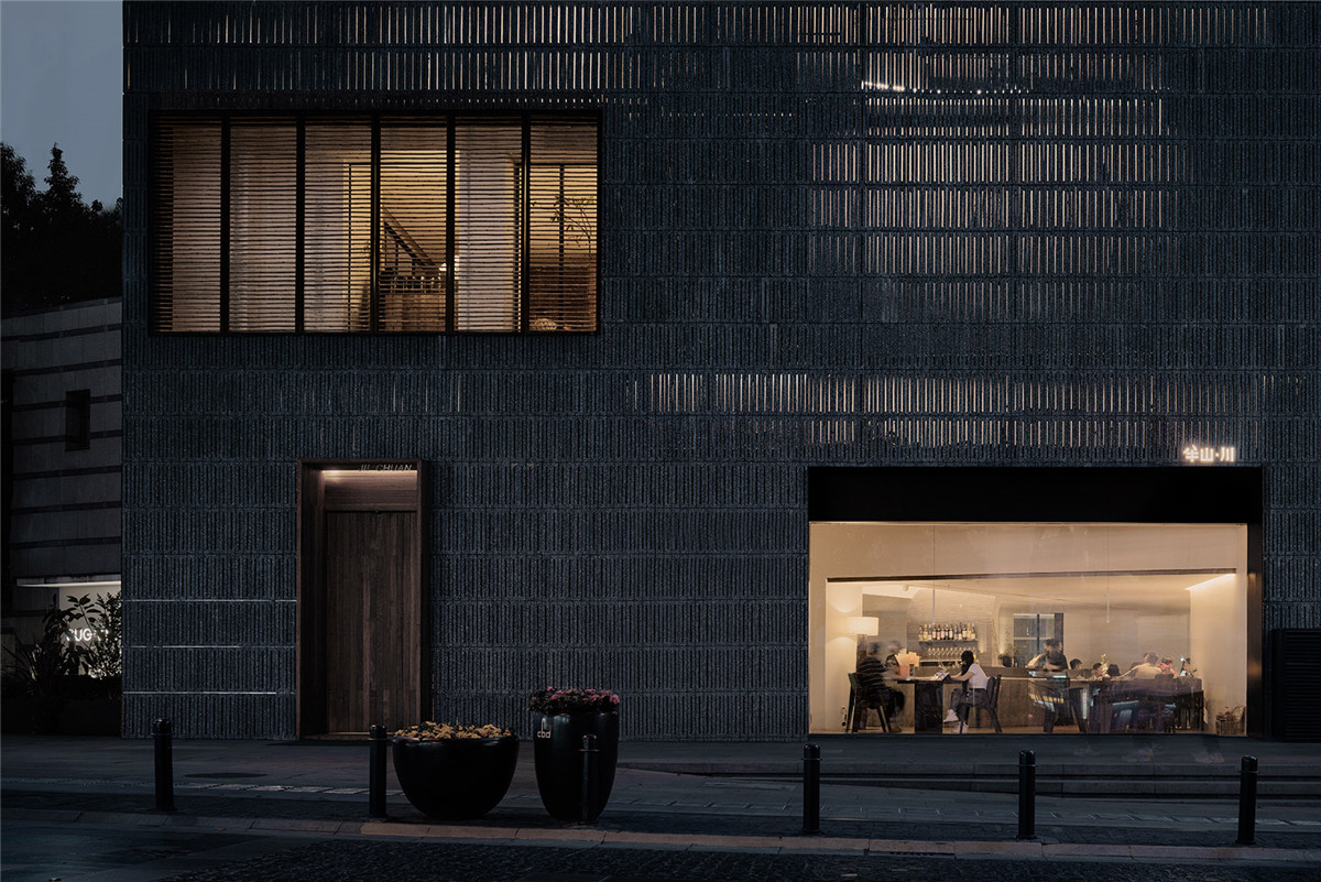 半山川極簡藝術(shù)風(fēng)川菜中餐廳裝修設(shè)計(圖1) 9758197_vsszan59617161159135.jpg