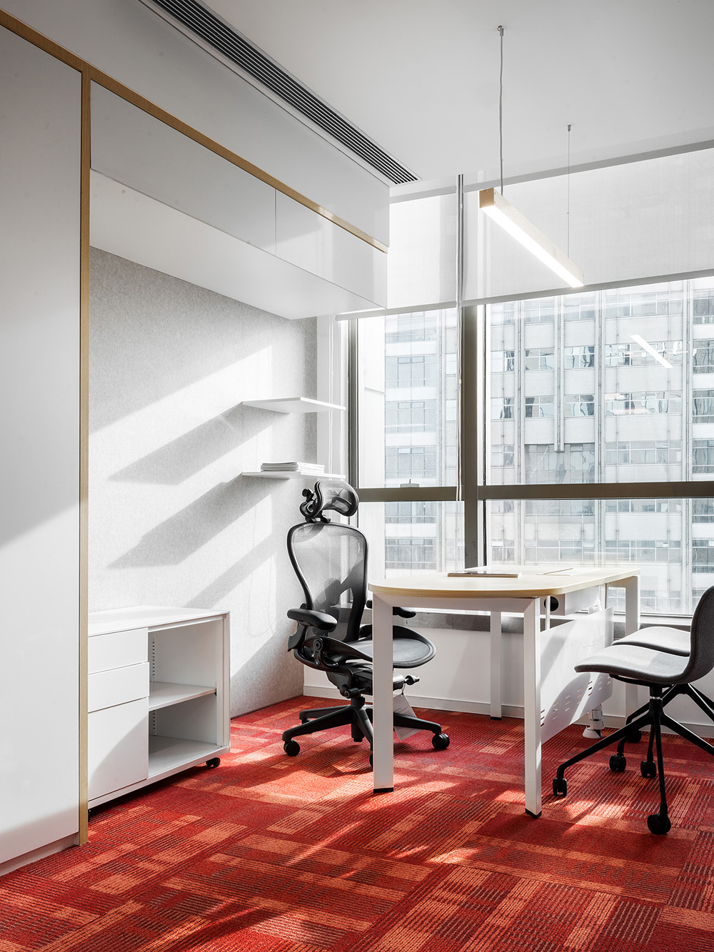 時尚輕奢風(fēng)500平珠寶公司辦公室裝修案例(圖8) Popoffices-Qeelin-Shanghai-Mi2-11-1k.jpg