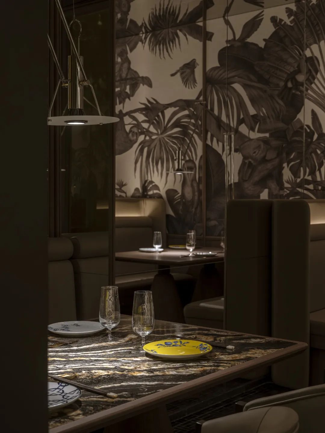 鄭州中餐廳設(shè)計(jì)推薦璞玉高端餐飲裝修方案(圖5) 鄭州中餐廳設(shè)計(jì)推薦璞玉高端餐飲裝修方案(圖5)