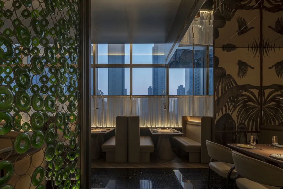 鄭州中餐廳設(shè)計(jì)推薦璞玉高端餐飲裝修方案(圖6) 鄭州中餐廳設(shè)計(jì)推薦璞玉高端餐飲裝修方案(圖6)