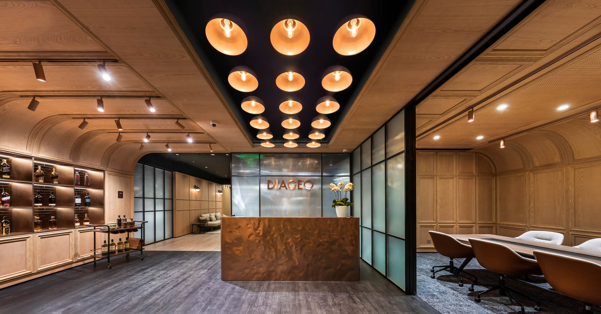 鄭州辦公室裝修公司帝亞吉歐總部辦公設計案例(圖1) DM_20220728153923_001.jpg