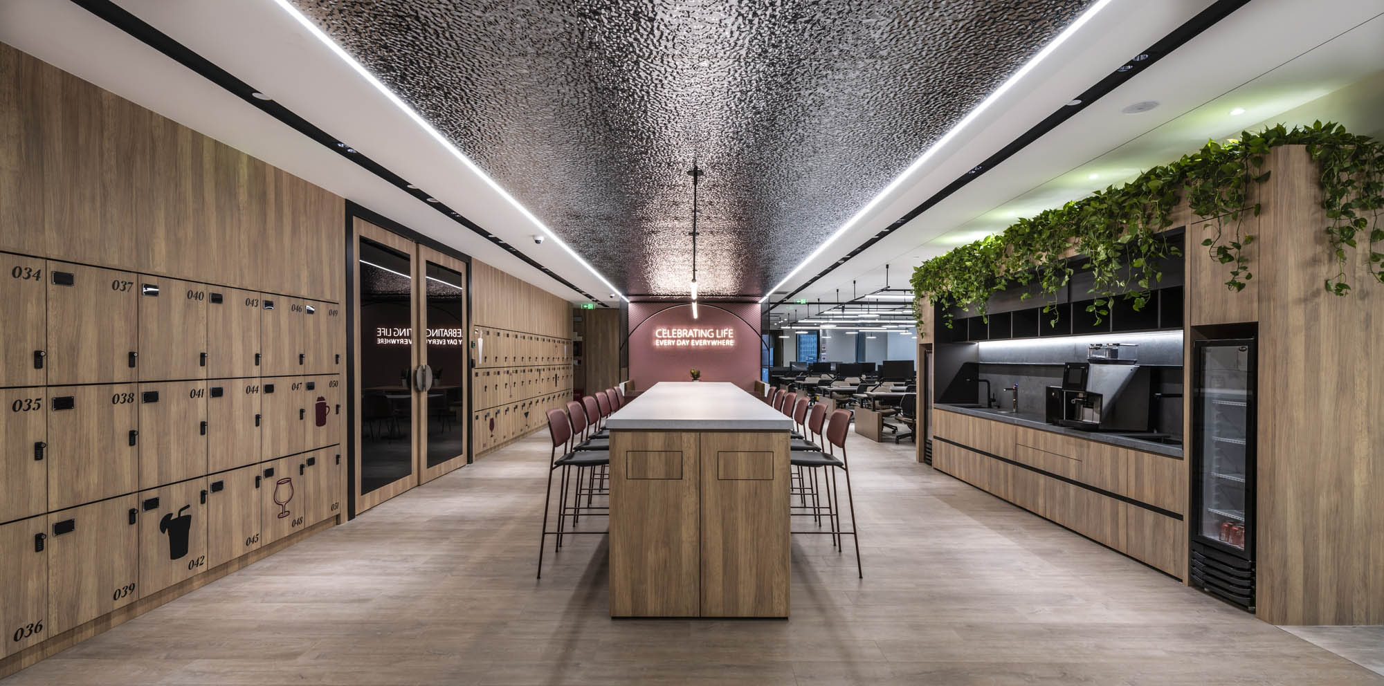 鄭州辦公室裝修公司帝亞吉歐總部辦公設計案例(圖5) 鄭州辦公室裝修公司帝亞吉歐總部辦公設計案例(圖5)