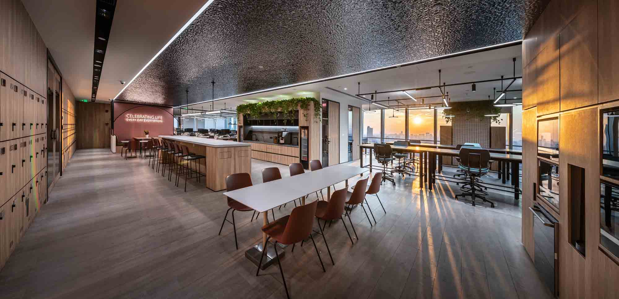 鄭州辦公室裝修公司帝亞吉歐總部辦公設計案例(圖6) 鄭州辦公室裝修公司帝亞吉歐總部辦公設計案例(圖6)