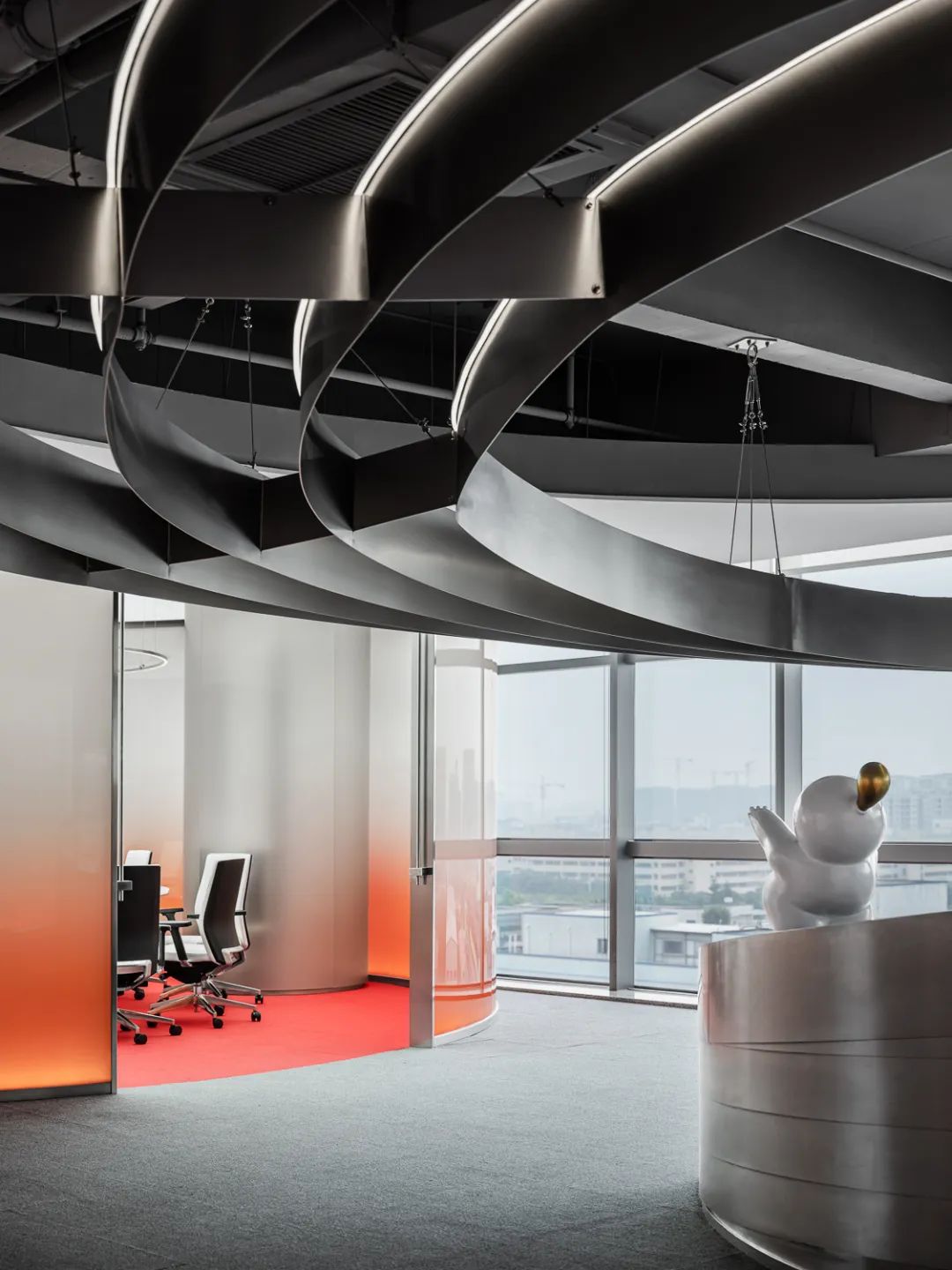 化妝品辦公室設(shè)計推薦超現(xiàn)實美妝研究所裝修案例(圖3) 化妝品辦公室設(shè)計推薦超現(xiàn)實美妝研究所裝修案例(圖3)