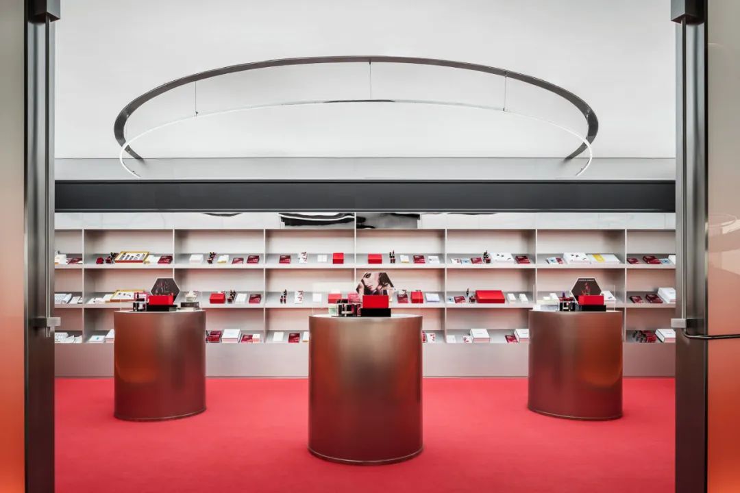 化妝品辦公室設(shè)計推薦超現(xiàn)實美妝研究所裝修案例(圖4) 化妝品辦公室設(shè)計推薦超現(xiàn)實美妝研究所裝修案例(圖4)