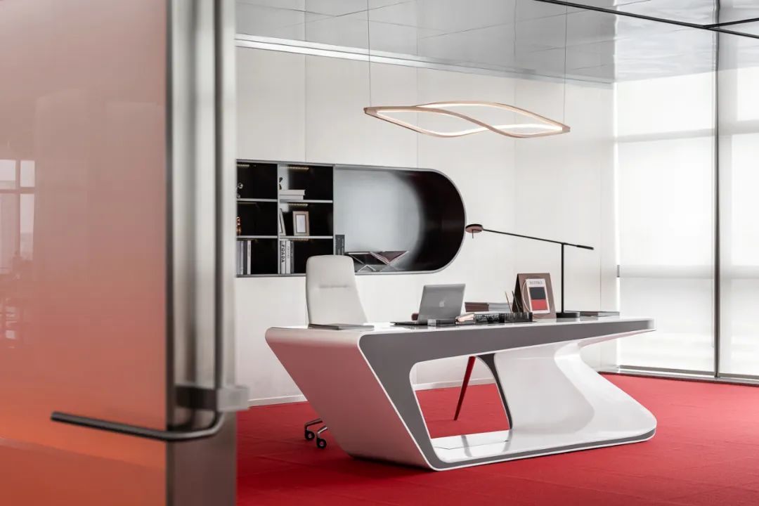 化妝品辦公室設(shè)計推薦超現(xiàn)實美妝研究所裝修案例(圖16) 化妝品辦公室設(shè)計推薦超現(xiàn)實美妝研究所裝修案例(圖16)