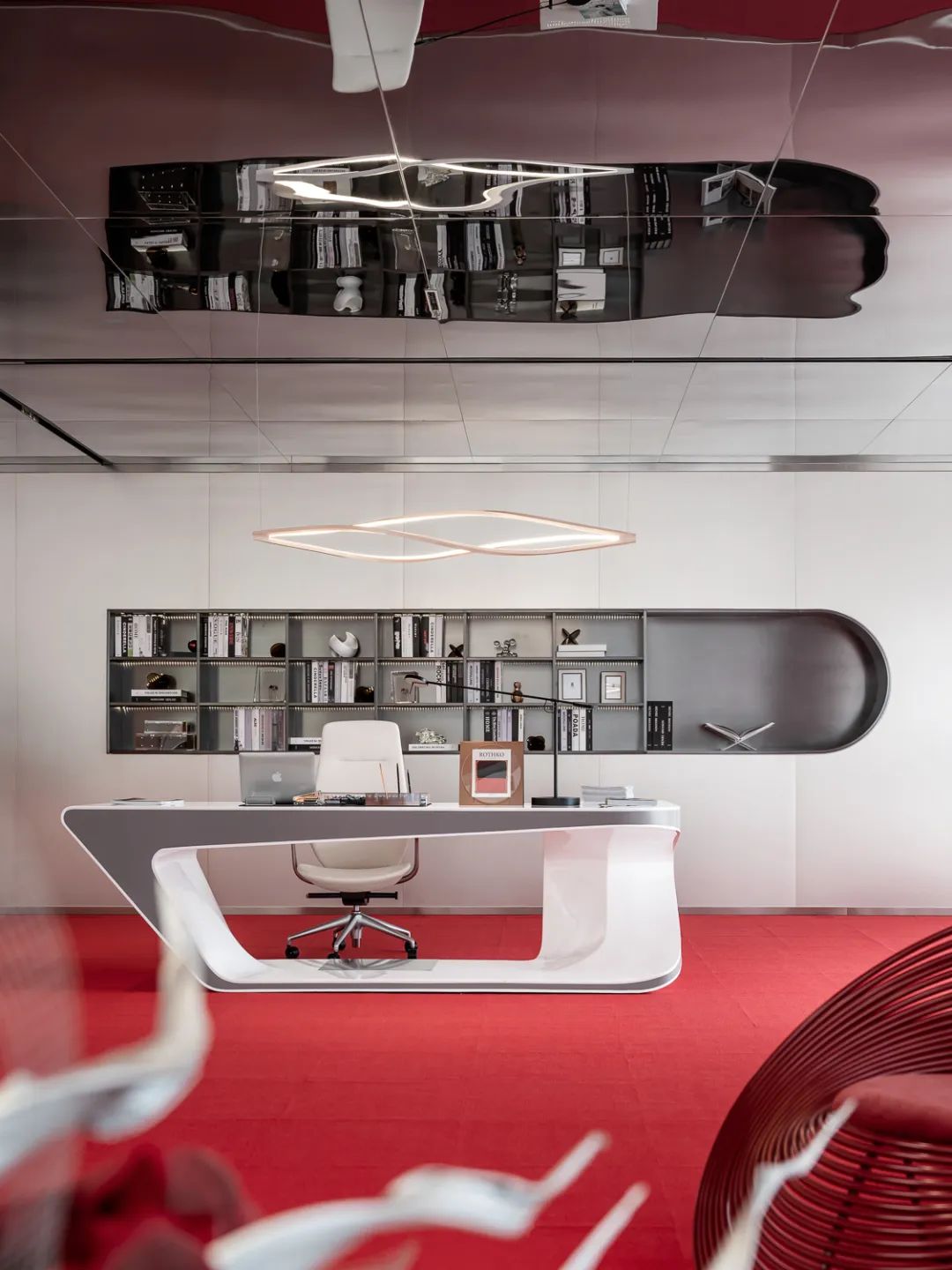 化妝品辦公室設(shè)計推薦超現(xiàn)實美妝研究所裝修案例(圖17) 化妝品辦公室設(shè)計推薦超現(xiàn)實美妝研究所裝修案例(圖17)