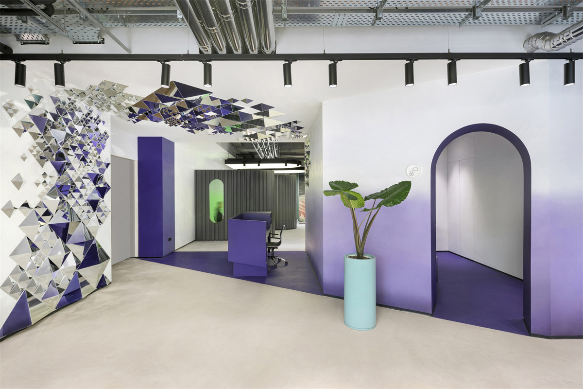 鄭州辦公室裝修推薦時(shí)尚靚麗化妝品公司辦公設(shè)計(jì)(圖1) 鄭州辦公室裝修推薦時(shí)尚靚麗化妝品公司辦公設(shè)計(jì)(圖1)