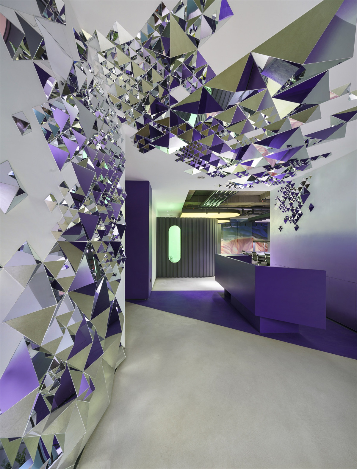 鄭州辦公室裝修推薦時(shí)尚靚麗化妝品公司辦公設(shè)計(jì)(圖2) 鄭州辦公室裝修推薦時(shí)尚靚麗化妝品公司辦公設(shè)計(jì)(圖2)