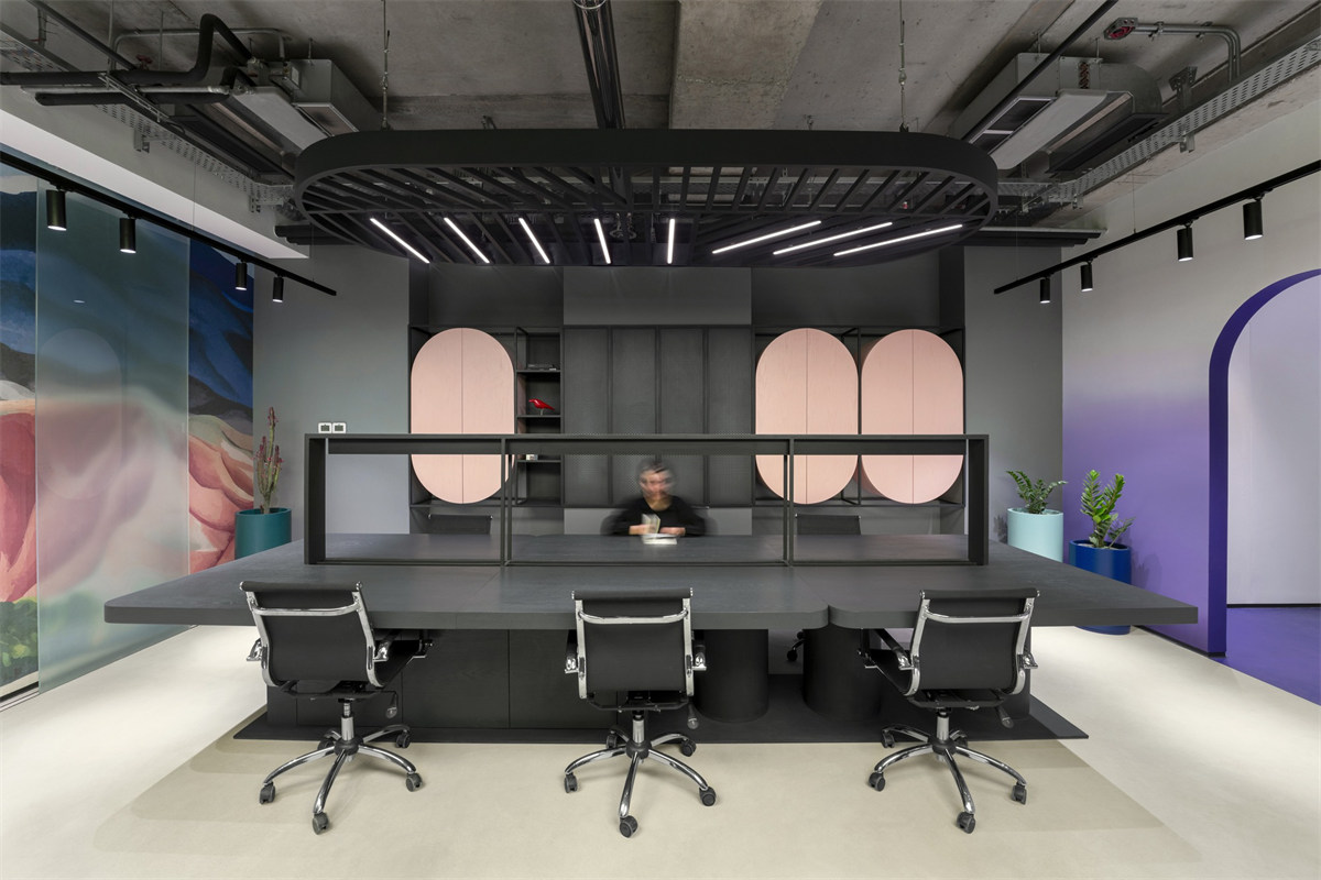 鄭州辦公室裝修推薦時(shí)尚靚麗化妝品公司辦公設(shè)計(jì)(圖4) 鄭州辦公室裝修推薦時(shí)尚靚麗化妝品公司辦公設(shè)計(jì)(圖4)