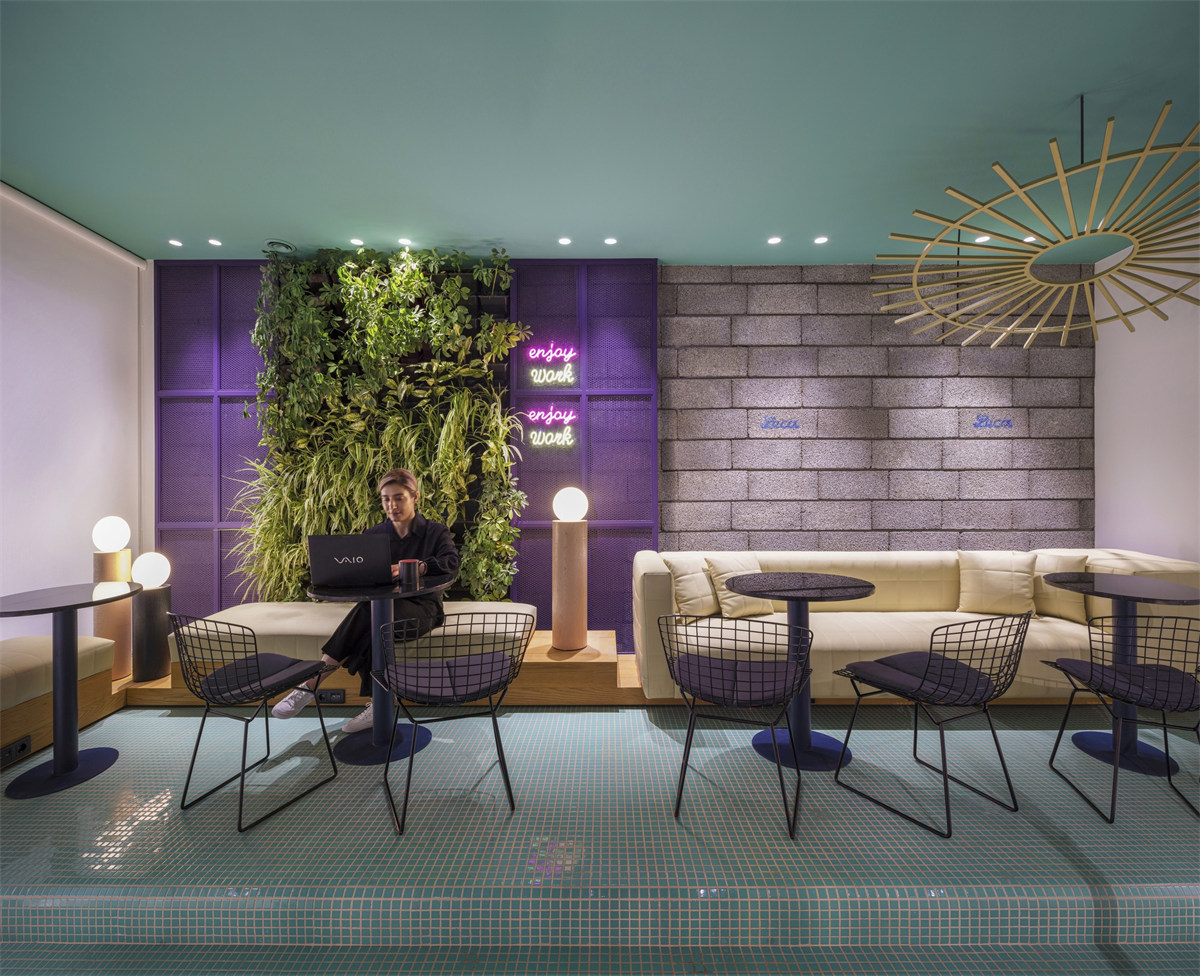 鄭州辦公室裝修推薦時(shí)尚靚麗化妝品公司辦公設(shè)計(jì)(圖9) 鄭州辦公室裝修推薦時(shí)尚靚麗化妝品公司辦公設(shè)計(jì)(圖9)