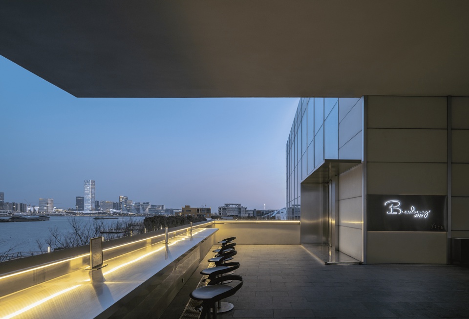 鄭州餐廳設(shè)計(jì)公司西岸美術(shù)館餐廳裝修案例(圖3) 鄭州餐廳設(shè)計(jì)公司西岸美術(shù)館餐廳裝修案例(圖3)