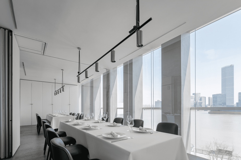 鄭州餐廳設(shè)計(jì)公司西岸美術(shù)館餐廳裝修案例(圖5) 鄭州餐廳設(shè)計(jì)公司西岸美術(shù)館餐廳裝修案例(圖5)