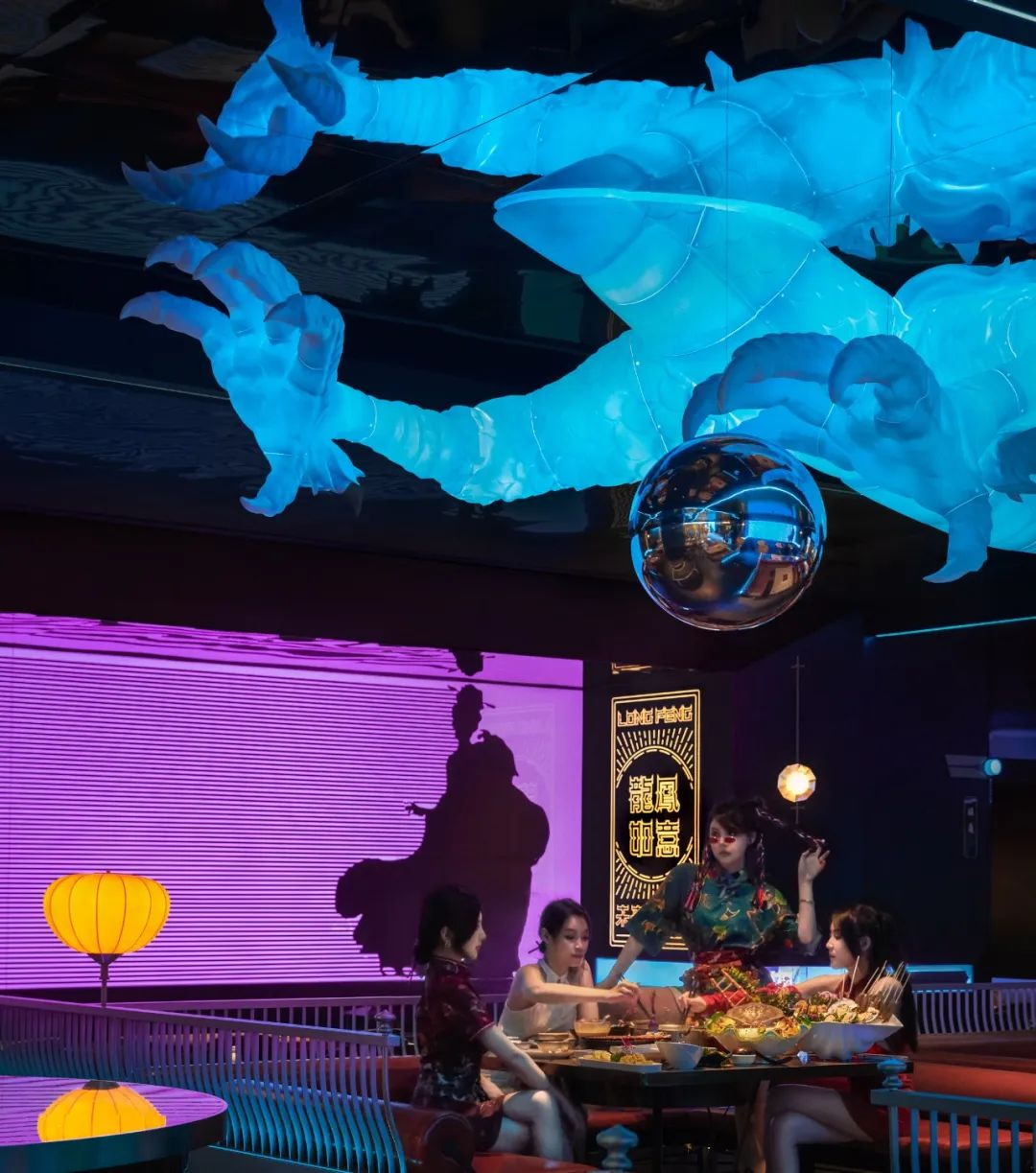 超酷國潮朋克風火鍋串串店裝修設計案例(圖8) 超酷國潮朋克風火鍋串串店裝修設計案例(圖8)