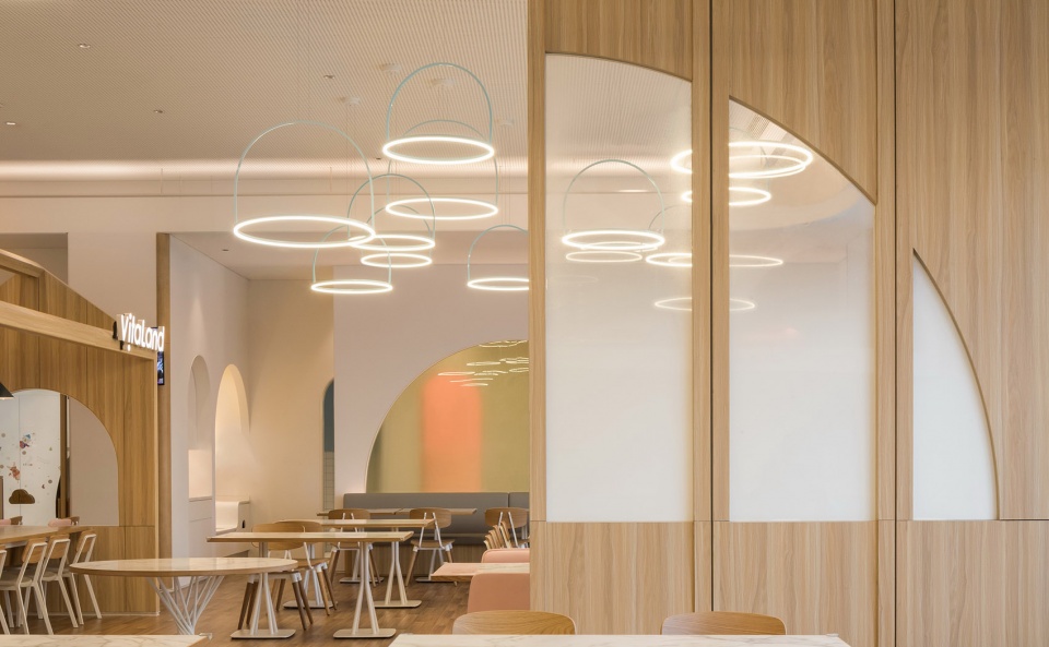 親子餐廳設(shè)計公司維塔蘭德親子餐廳裝修案例(圖6) 親子餐廳設(shè)計公司維塔蘭德親子餐廳裝修案例(圖6)