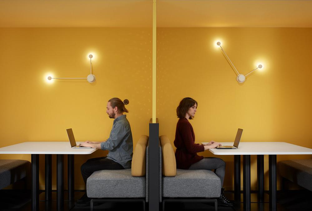 開放協(xié)作靈動多元的西門子公司辦公室裝修方案(圖6) 開放協(xié)作靈動多元的西門子公司辦公室裝修方案(圖6)