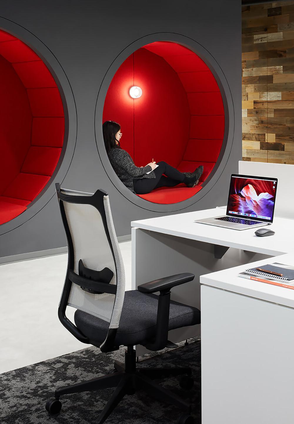 開放協(xié)作靈動多元的西門子公司辦公室裝修方案(圖8) 開放協(xié)作靈動多元的西門子公司辦公室裝修方案(圖8)