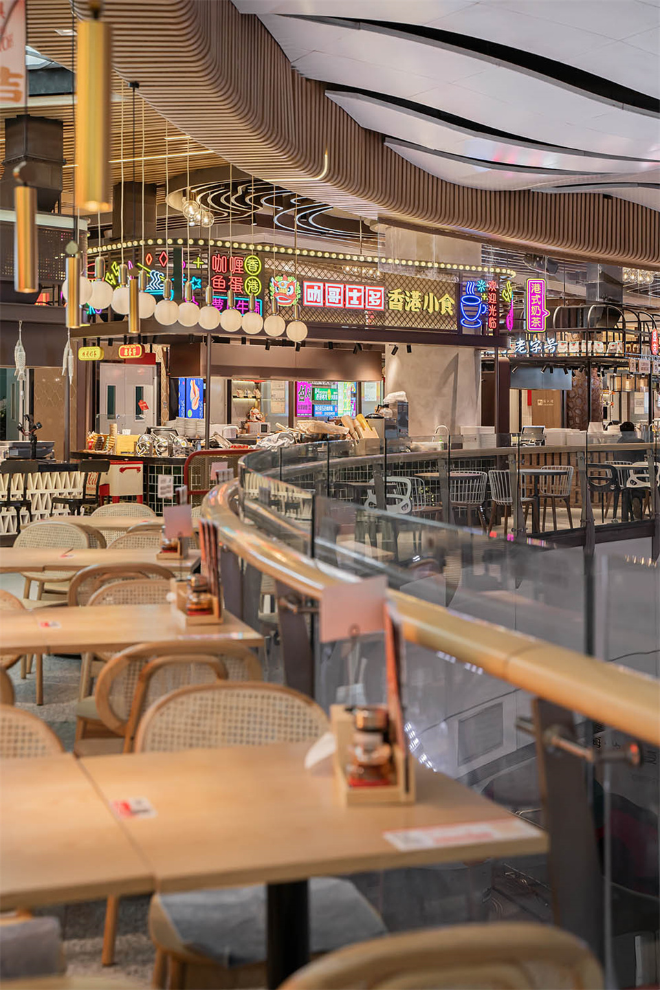 鄭州美食廣場設(shè)計公司食通天美食市集裝修案例(圖30) 鄭州美食廣場設(shè)計公司食通天美食市集裝修案例(圖30)