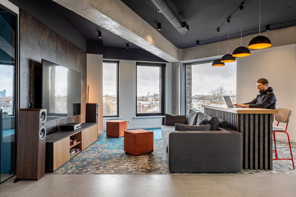 鄭州金博大推薦時(shí)尚多彩軟件公司辦公室裝修案例(圖7) 鄭州金博大推薦時(shí)尚多彩軟件公司辦公室裝修案例(圖7)