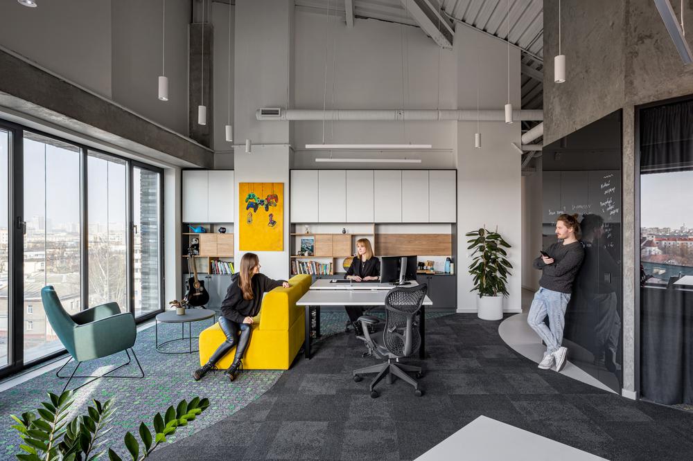 鄭州金博大推薦時(shí)尚多彩軟件公司辦公室裝修案例(圖6) 鄭州金博大推薦時(shí)尚多彩軟件公司辦公室裝修案例(圖6)