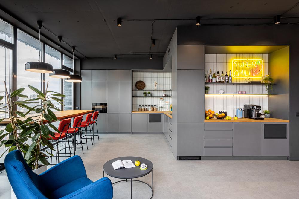 鄭州金博大推薦時(shí)尚多彩軟件公司辦公室裝修案例(圖8) 鄭州金博大推薦時(shí)尚多彩軟件公司辦公室裝修案例(圖8)