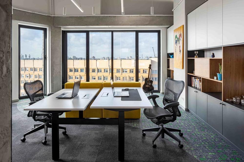 鄭州金博大推薦時(shí)尚多彩軟件公司辦公室裝修案例(圖9) 鄭州金博大推薦時(shí)尚多彩軟件公司辦公室裝修案例(圖9)