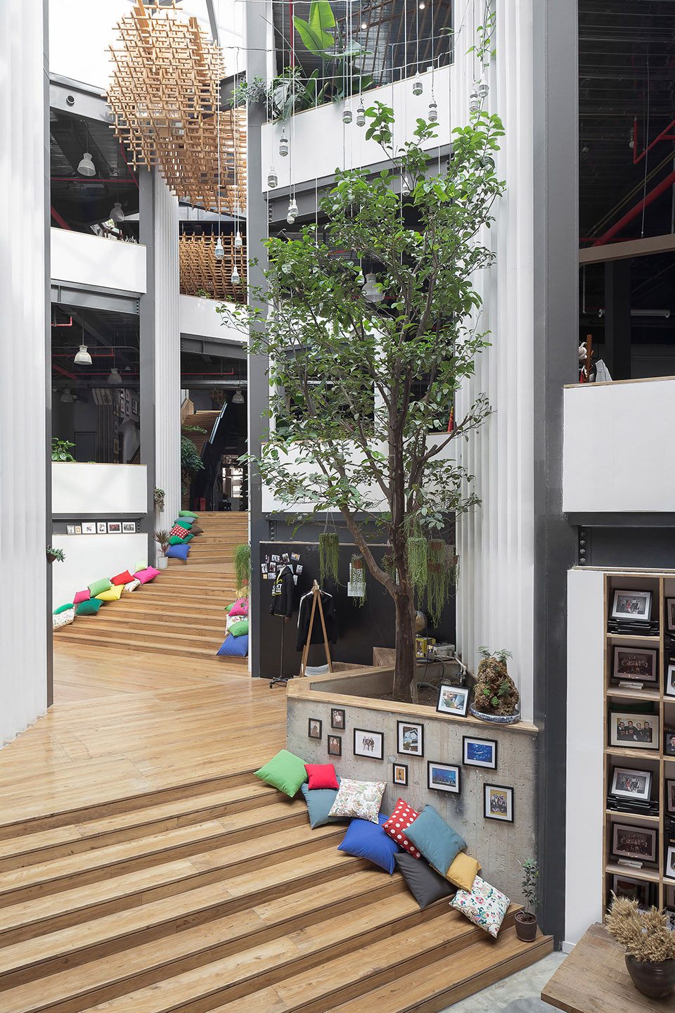 鄭州辦公室裝修公司馬蜂窩總部辦公裝修案例(圖3) 鄭州辦公室裝修公司馬蜂窩總部辦公裝修案例(圖3)