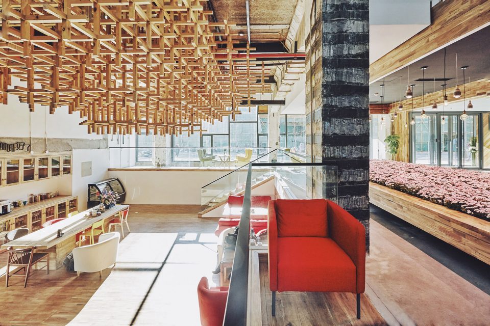 鄭州辦公室裝修公司馬蜂窩總部辦公裝修案例(圖8) 鄭州辦公室裝修公司馬蜂窩總部辦公裝修案例(圖8)