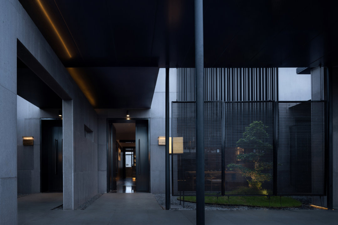 鄭州酒樓設(shè)計公司推薦私廚粵菜酒樓裝修案例(圖2) 064601_62ec4c293f3d58573.jpg