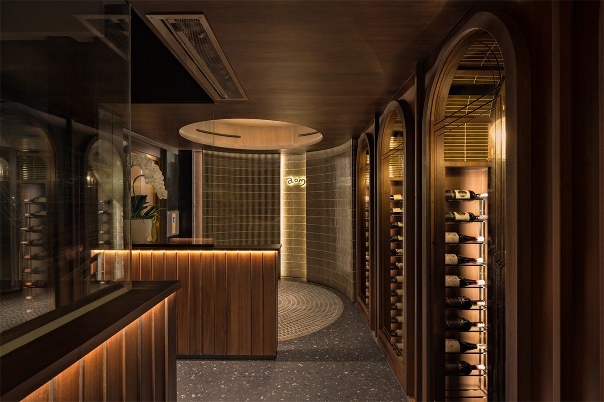 復(fù)古懷舊風(fēng)Aom餐廳酒館裝修設(shè)計(jì)案例(圖1) 復(fù)古懷舊風(fēng)Aom餐廳酒館裝修設(shè)計(jì)案例(圖1)