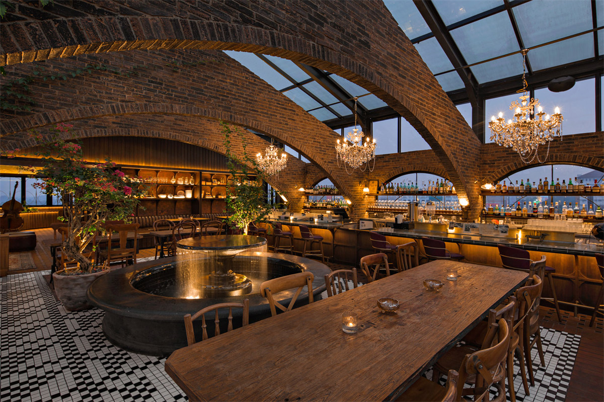 復(fù)古懷舊風(fēng)Aom餐廳酒館裝修設(shè)計(jì)案例(圖5) 復(fù)古懷舊風(fēng)Aom餐廳酒館裝修設(shè)計(jì)案例(圖5)