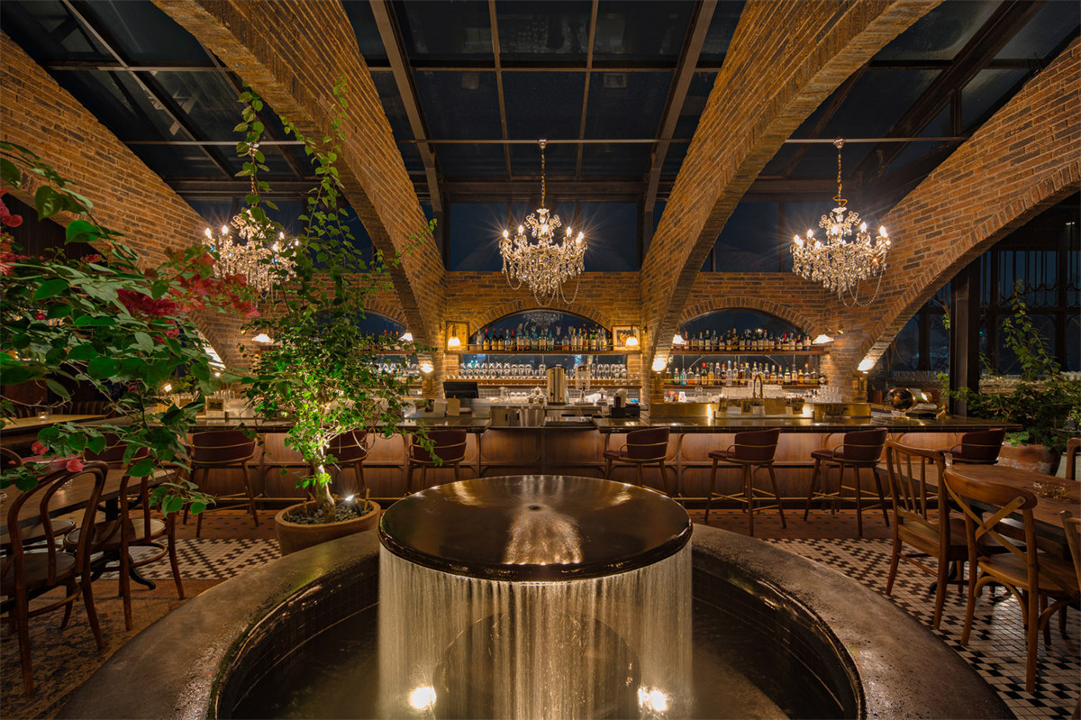 復(fù)古懷舊風(fēng)Aom餐廳酒館裝修設(shè)計(jì)案例(圖7) 復(fù)古懷舊風(fēng)Aom餐廳酒館裝修設(shè)計(jì)案例(圖7)