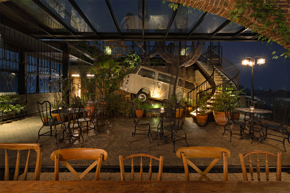 復(fù)古懷舊風(fēng)Aom餐廳酒館裝修設(shè)計(jì)案例(圖9) 復(fù)古懷舊風(fēng)Aom餐廳酒館裝修設(shè)計(jì)案例(圖9)