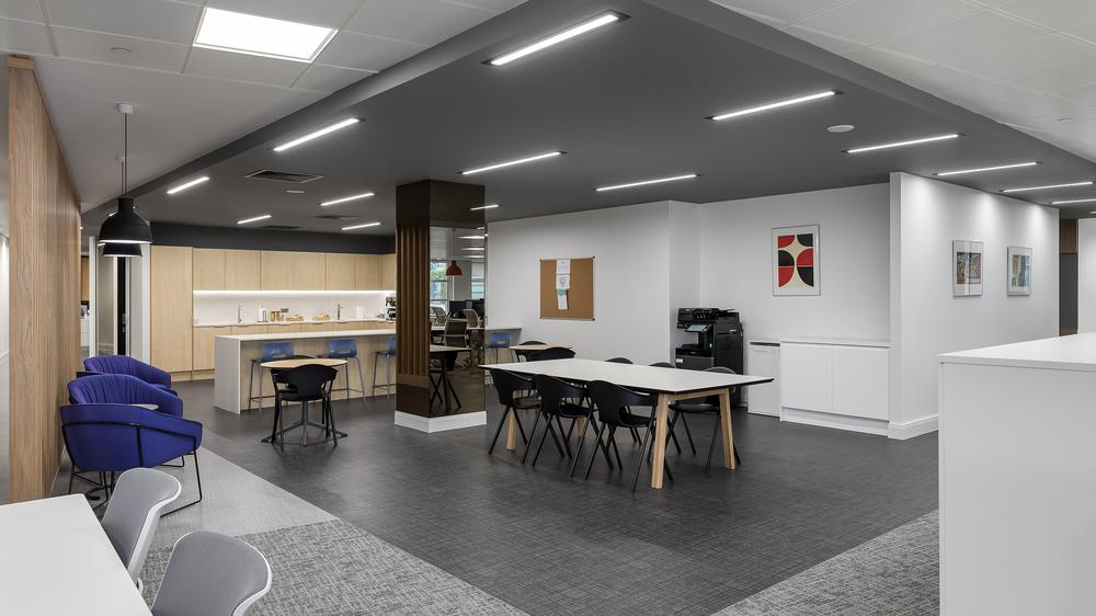 靈動多元的保險中介機構辦公室裝修設計方案(圖4) 靈動多元的保險中介機構辦公室裝修設計方案(圖4)