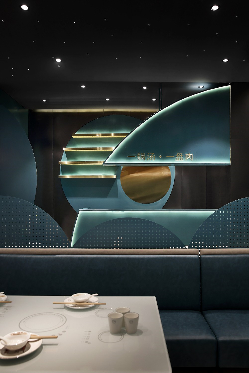 鄭州火鍋店設(shè)計(jì)推薦小肥羊特色火鍋店裝修實(shí)景圖(圖4) 鄭州火鍋店設(shè)計(jì)推薦小肥羊特色火鍋店裝修實(shí)景圖(圖4)