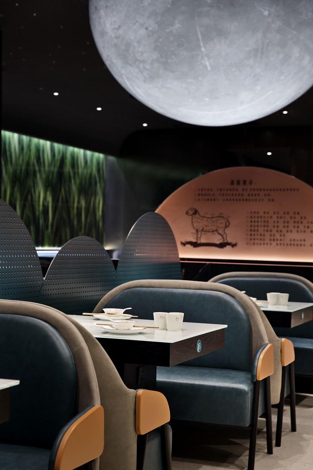 鄭州火鍋店設(shè)計(jì)推薦小肥羊特色火鍋店裝修實(shí)景圖(圖6) 鄭州火鍋店設(shè)計(jì)推薦小肥羊特色火鍋店裝修實(shí)景圖(圖6)