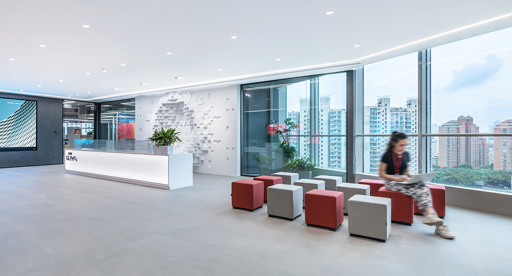 以像素為主題的GLP數(shù)據(jù)中心辦公室裝修設(shè)計(jì)案例(圖1) 以像素為主題的GLP數(shù)據(jù)中心辦公室裝修設(shè)計(jì)案例(圖1)