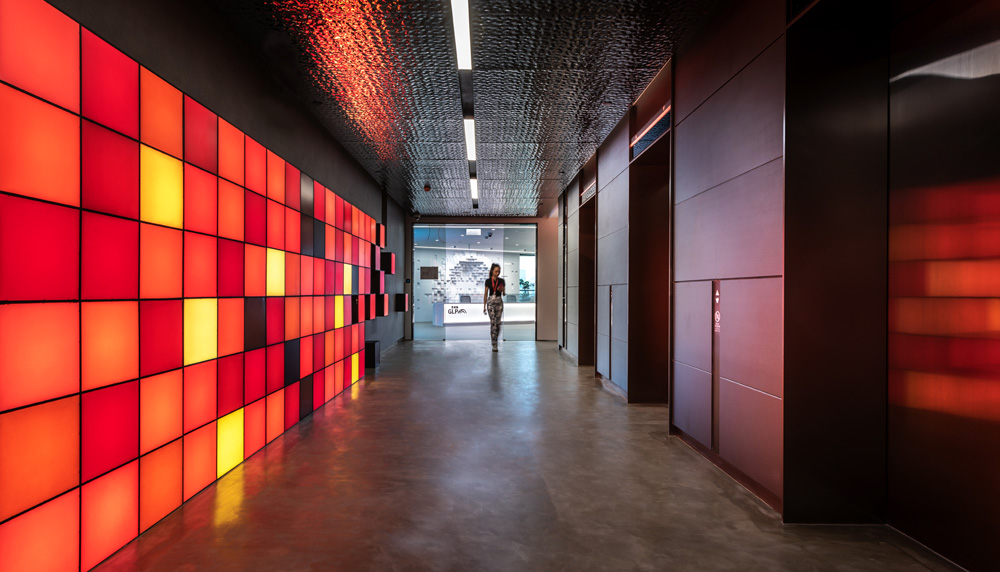 以像素為主題的GLP數(shù)據(jù)中心辦公室裝修設(shè)計(jì)案例(圖9) Popoffices-GLP-Shanghai-MMoser-02-1k.jpg