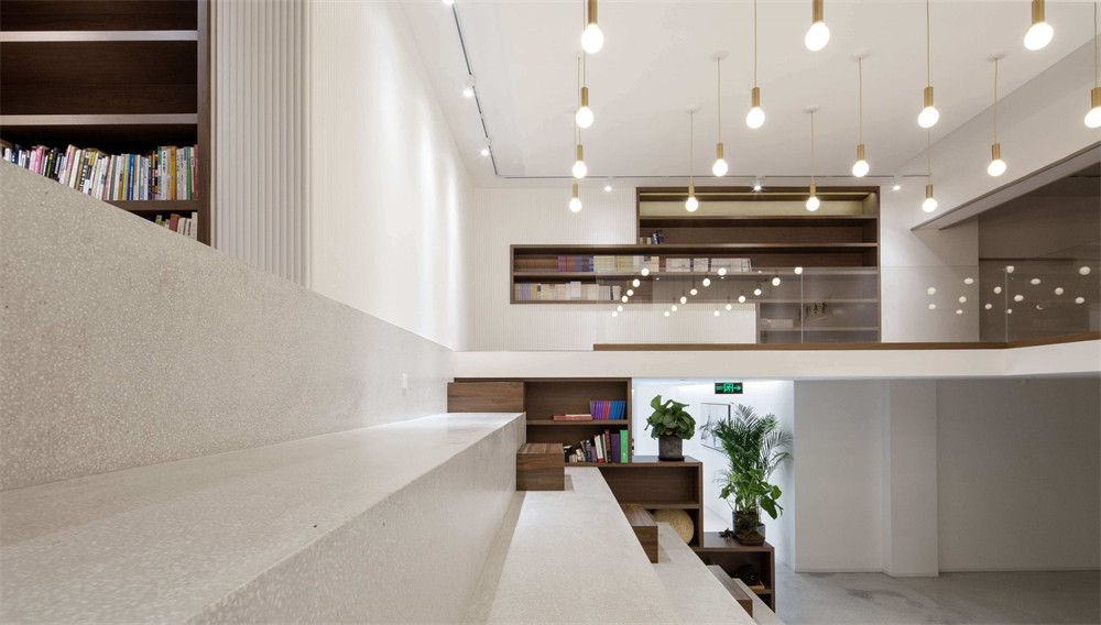 鄭州辦公室設(shè)計(jì)公司焦點(diǎn)品牌管理辦公室裝修案例(圖11) 鄭州辦公室設(shè)計(jì)公司焦點(diǎn)品牌管理辦公室裝修案例(圖11)