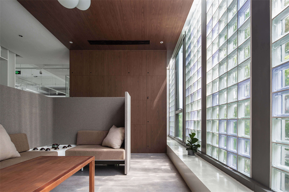 鄭州辦公室設(shè)計(jì)公司焦點(diǎn)品牌管理辦公室裝修案例(圖17) DM_20220830154837_019.jpg