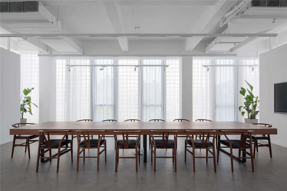 鄭州辦公室設(shè)計(jì)公司焦點(diǎn)品牌管理辦公室裝修案例(圖16) DM_20220830154837_018_副本.jpg