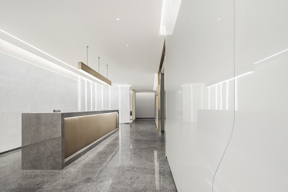 2000平現(xiàn)代大氣的正大僑商地產(chǎn)公司辦公室裝修(圖2) 2000平現(xiàn)代大氣的正大僑商地產(chǎn)公司辦公室裝修(圖2)