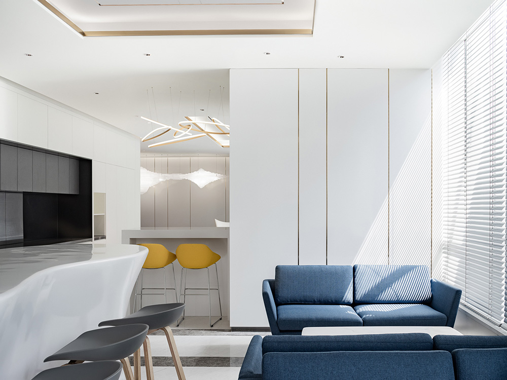 2000平現(xiàn)代大氣的正大僑商地產(chǎn)公司辦公室裝修(圖4) 2000平現(xiàn)代大氣的正大僑商地產(chǎn)公司辦公室裝修(圖4)