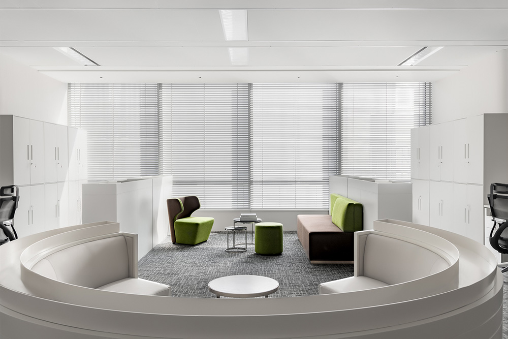 2000平現(xiàn)代大氣的正大僑商地產(chǎn)公司辦公室裝修(圖7) 2000平現(xiàn)代大氣的正大僑商地產(chǎn)公司辦公室裝修(圖7)