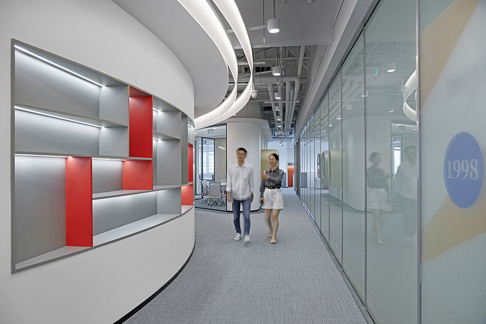 上海鳳凰網(wǎng)新媒體傳媒公司辦公室裝修設計案例(圖3) 上海鳳凰網(wǎng)新媒體傳媒公司辦公室裝修設計案例(圖3)