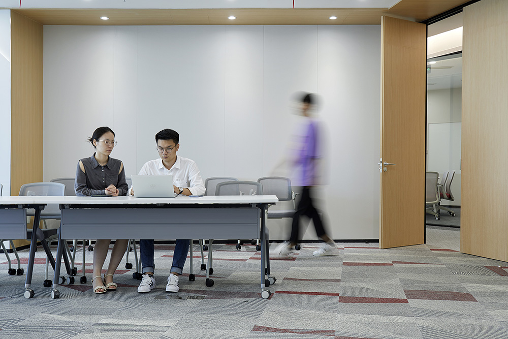 上海鳳凰網(wǎng)新媒體傳媒公司辦公室裝修設計案例(圖12) 上海鳳凰網(wǎng)新媒體傳媒公司辦公室裝修設計案例(圖12)